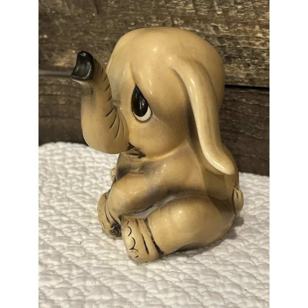 Vintage Elephant Piggy Bank. Signed BK-8. Normal Wear.‎ 4 1/2 inches tall.
